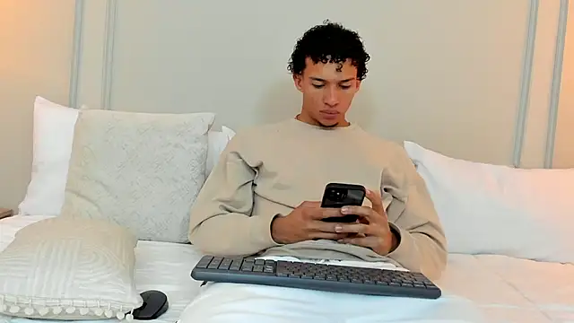 Dominick star online show from 12-12-24, 03:32