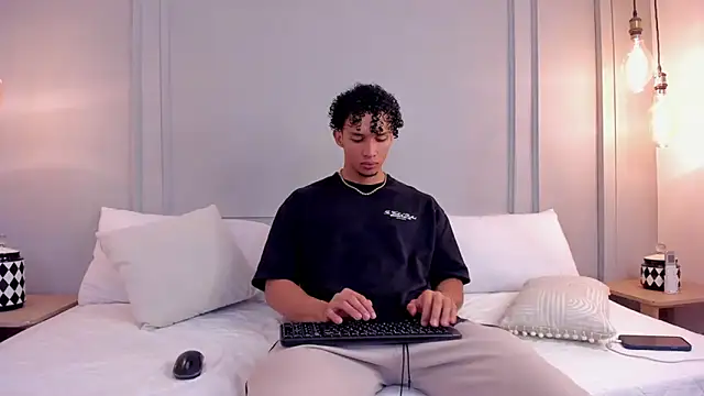 Dominick star online show from 09-21-25, 04:03