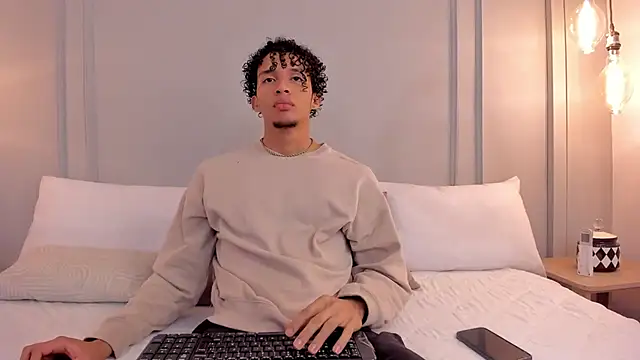 Dominick star online show from 10-30-25, 04:03