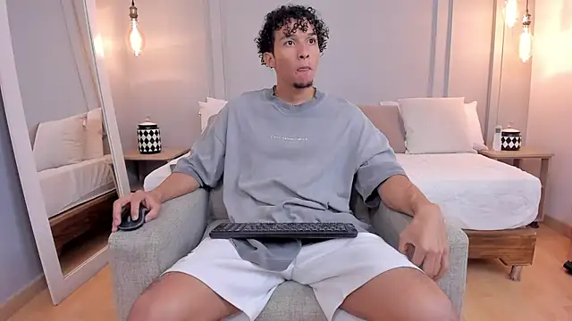 Dominick star online show from 10-31-25, 04:02