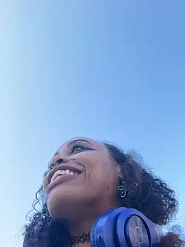 loveluna8 online show from 02-25-25, 08:41