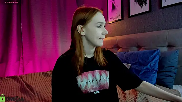 Lesi Moonie01 online show from 04-15-26, 09:27