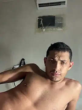 Snapshot of canochvz chatting on 09-15-25, 07:36 canochvz online show from 09-15-25, 07:36