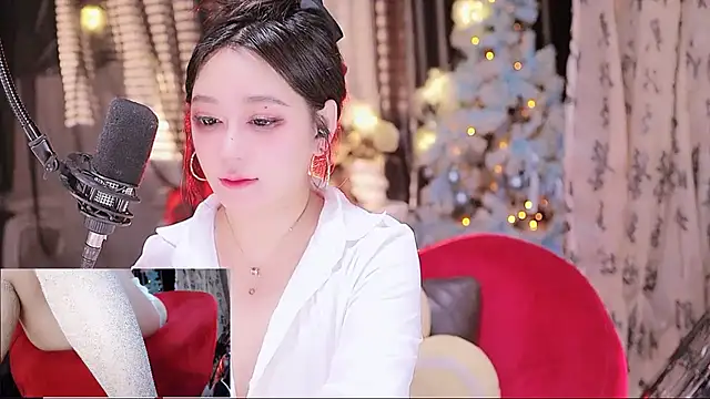 Snapshot of Missy_Nana21 chatting on 10-11-25, 04:05 Missy Nana21 online show from 10-11-25, 04:05