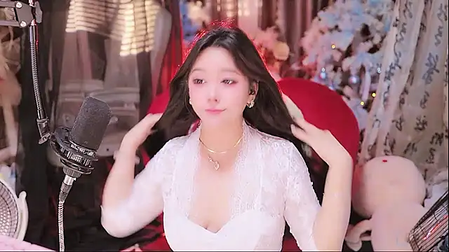 Snapshot of Missy_Nana21 chatting on 12-20-25, 04:14 Missy Nana21 online show from 12-20-25, 04:14