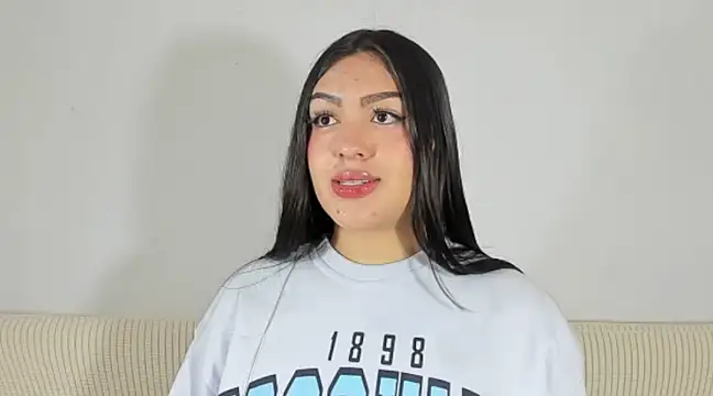 Snapshot of Sweet-Sophiee chatting on 01-24-25, 02:51 Sweet-Sophiee online show from 01-24-25, 02:51