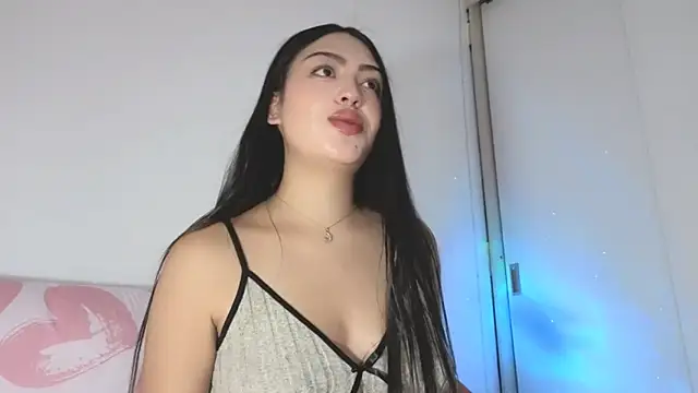 Sweet-Sophiee online show from 04-06-26, 03:15