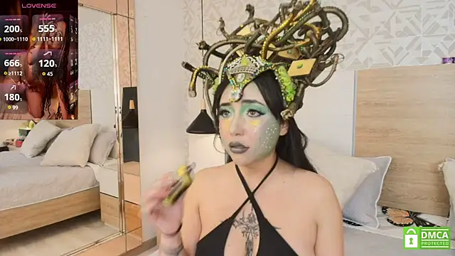 Megansttein  online show from 10-30-25, 09:04