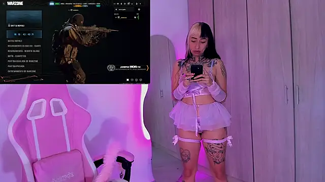 Snapshot of HollyHudsonn chatting on 03-15-25, 11:17 HollyHudsonn online show from 03-15-25, 11:17