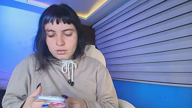 Lucy Smith2 online show from 04-17-26, 11:46