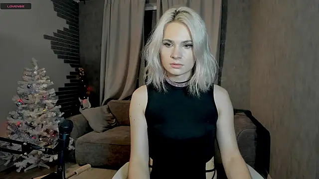 Snapshot of Milena_marshmalows chatting on 12-23-24, 02:13 Milena marshmalows online show from 12-23-24, 02:13