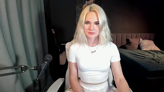 Snapshot of Milena_marshmalows chatting on 02-23-25, 11:04 Milena marshmalows online show from 02-23-25, 11:04