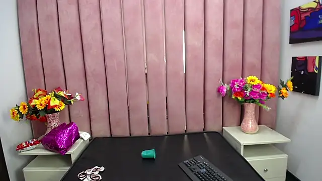 Snapshot of EmilyyEvans_ chatting on 12-14-24, 01:38 EmilyyEvans online show from 12-14-24, 01:38