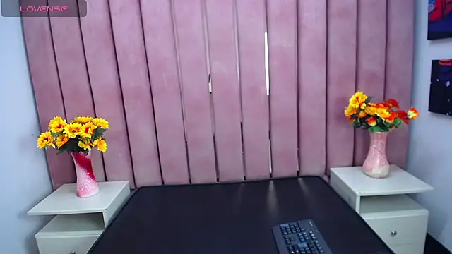 Snapshot of EmilyyEvans_ chatting on 02-08-25, 03:00 EmilyyEvans online show from 02-08-25, 03:00