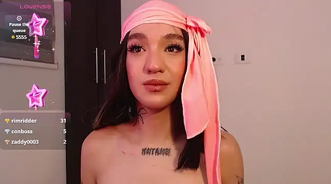 Snapshot of zarablare_ chatting on 02-21-25, 03:01 zarablare online show from 02-21-25, 03:01