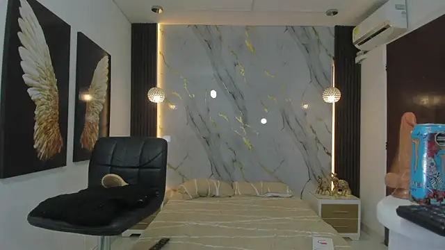 Snapshot of estephany_doll chatting on 12-20-24, 02:05 estephany doll online show from 12-20-24, 02:05