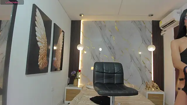 Snapshot of estephany_doll chatting on 01-05-25, 02:30 estephany doll online show from 01-05-25, 02:30