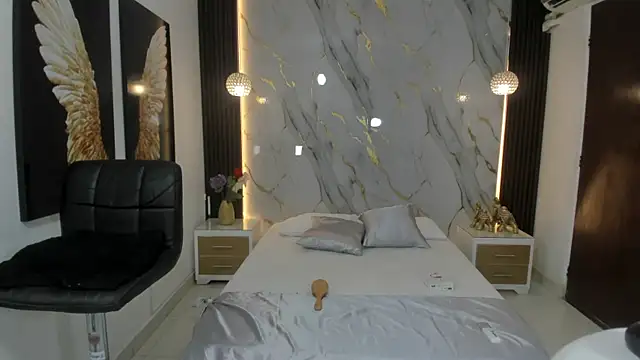 Snapshot of estephany_doll chatting on 01-16-25, 02:41 estephany doll online show from 01-16-25, 02:41