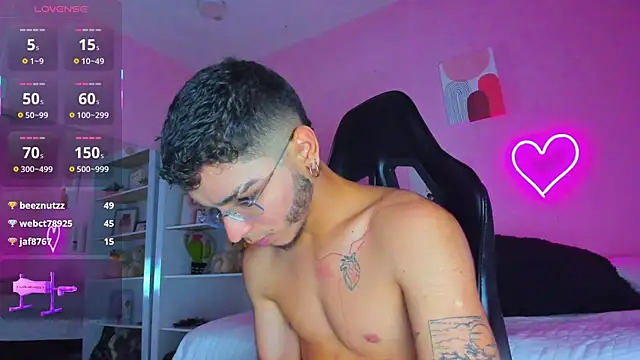 Ian Castillo  online show from 03-10-25, 02:26