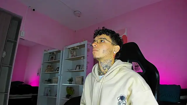 Ian Castillo  online show from 11-22-25, 11:20