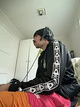 wolfwhite95 online show from 05-24-26, 07:30