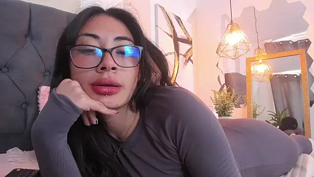 aprildreams19 online show from 03-10-25, 05:50