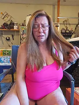 Snapshot of MsShelby40 chatting on 06-19-26, 10:46 MsShelby40 online show from 06-19-26, 10:46