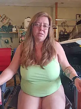 Snapshot of MsShelby40 chatting on 06-28-26, 08:26 MsShelby40 online show from 06-28-26, 08:26
