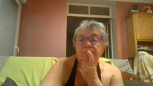 Vandeae44 online show from 10-29-25, 08:54