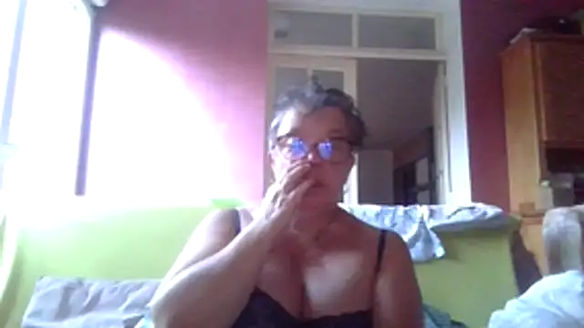 Snapshot of Vandeae44 chatting on 07-22-26, 07:49 Vandeae44 online show from 07-22-26, 07:49