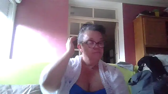 Snapshot of Vandeae44 chatting on 07-23-26, 07:45 Vandeae44 online show from 07-23-26, 07:45