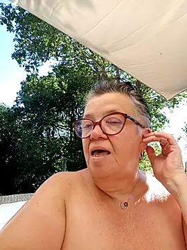 Snapshot of Vandeae44 chatting on 07-28-26, 04:27 Vandeae44 online show from 07-28-26, 04:27