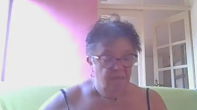 Snapshot of Vandeae44 chatting on 07-31-26, 08:03 Vandeae44 online show from 07-31-26, 08:03