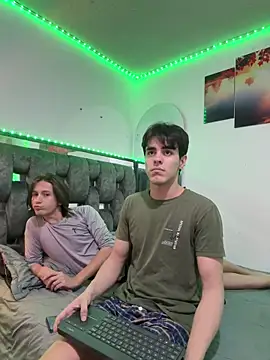 Alex and Fabian online show from 03-11-26, 05:46