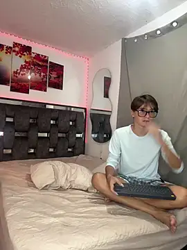 Alex and Fabian online show from 05-29-26, 03:15