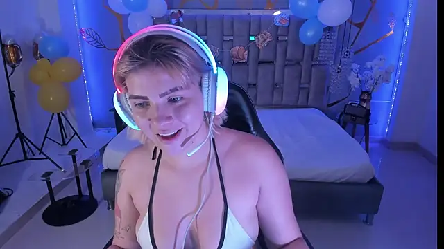 Snapshot of AlessiaDouce chatting on 09-30-25, 04:06 AlessiaDouce online show from 09-30-25, 04:06