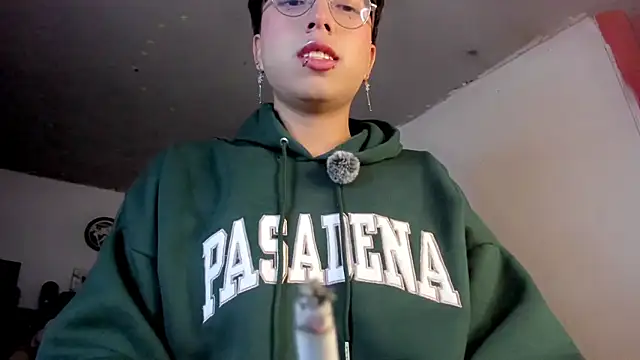 Snapshot of AnggelONfiree chatting on 02-06-26, 03:22 AnggelONfiree online show from 02-06-26, 03:22