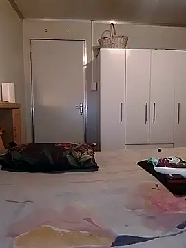 Hornyparratjie online show from 12-28-24, 12:26