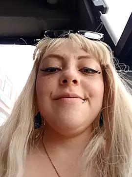 Snapshot of madelaine- chatting on 12-13-24, 06:59 madelaine- online show from 12-13-24, 06:59