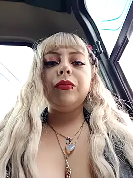 Snapshot of madelaine- chatting on 12-24-24, 06:28 madelaine- online show from 12-24-24, 06:28