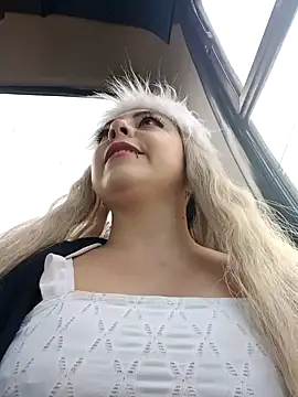 Snapshot of madelaine- chatting on 12-27-24, 07:57 madelaine- online show from 12-27-24, 07:57