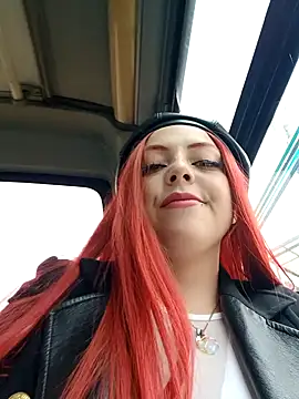 Snapshot of madelaine- chatting on 12-28-24, 07:22 madelaine- online show from 12-28-24, 07:22