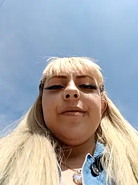 Snapshot of madelaine- chatting on 01-13-25, 07:10 madelaine- online show from 01-13-25, 07:10