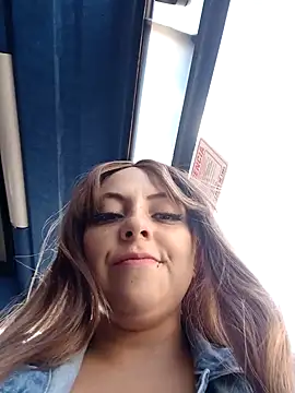 Snapshot of madelaine- chatting on 01-14-25, 07:53 madelaine- online show from 01-14-25, 07:53