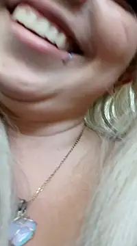 Snapshot of madelaine- chatting on 01-16-25, 09:40 madelaine- online show from 01-16-25, 09:40