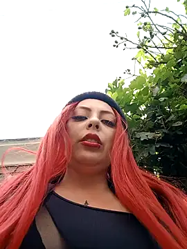 Snapshot of madelaine- chatting on 01-22-25, 07:03 madelaine- online show from 01-22-25, 07:03