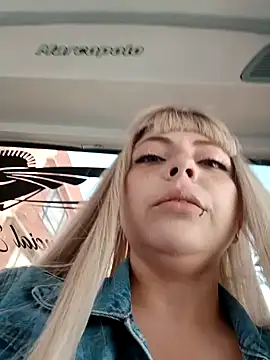 Snapshot of madelaine- chatting on 01-23-25, 06:35 madelaine- online show from 01-23-25, 06:35