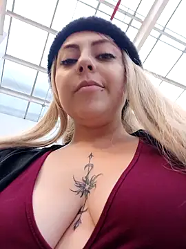 Snapshot of madelaine- chatting on 01-24-25, 10:41 madelaine- online show from 01-24-25, 10:41