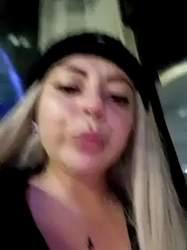 Snapshot of madelaine- chatting on 01-25-25, 04:46 madelaine- online show from 01-25-25, 04:46