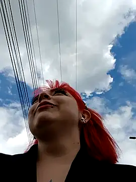 Snapshot of madelaine- chatting on 01-27-25, 07:24 madelaine- online show from 01-27-25, 07:24